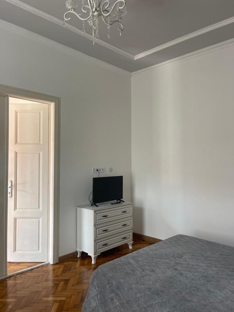 Newtone Apartment Chernivtsi Exterior foto
