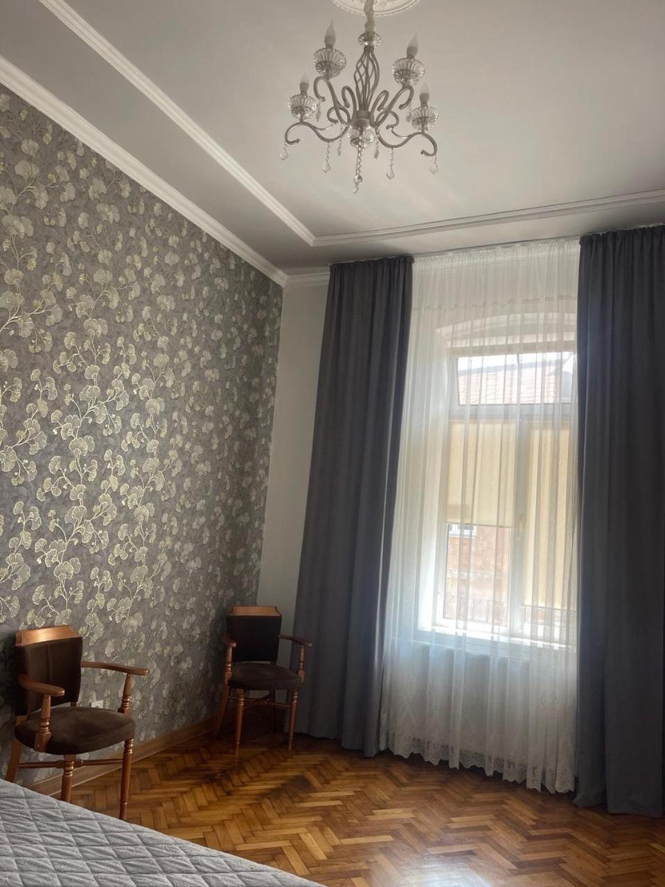 Newtone Apartment Chernivtsi Exterior foto