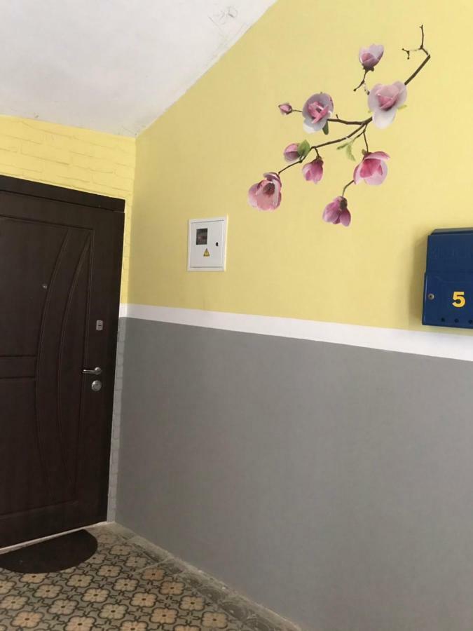 Newtone Apartment Chernivtsi Exterior foto